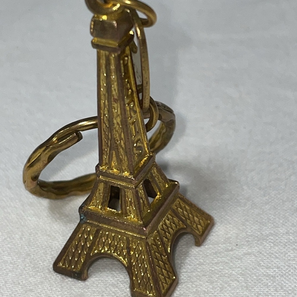 Gold tone signed Paris Eiffel Tower key chain - Picture 3 of 3